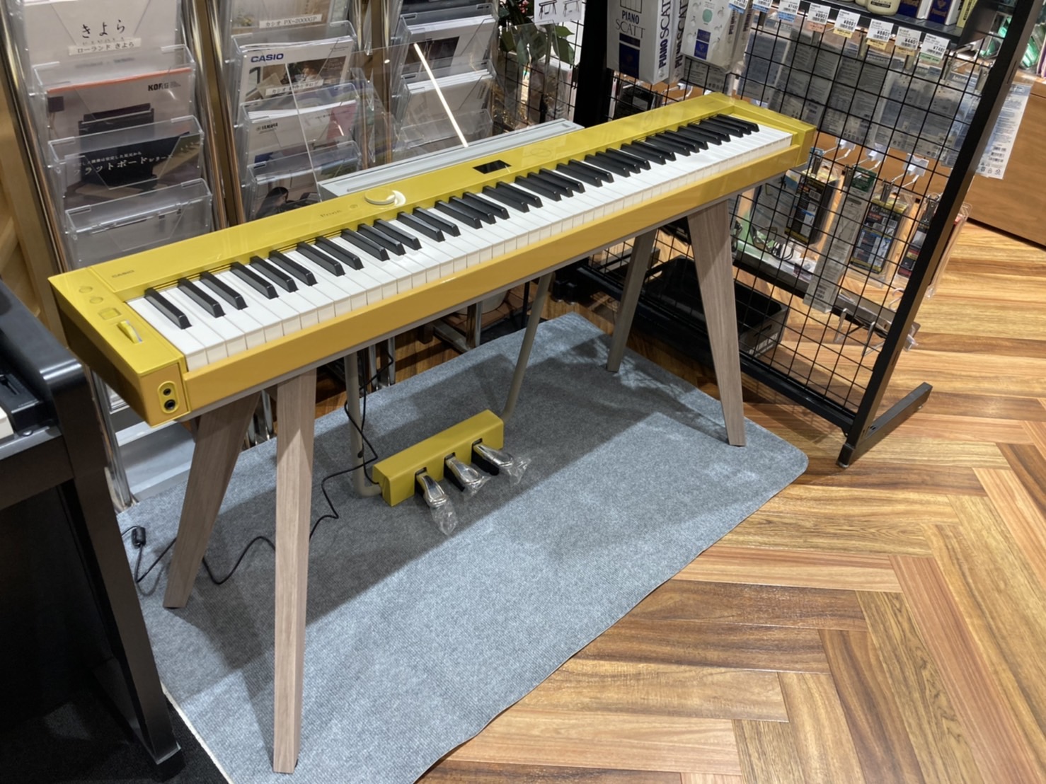 新製品】電子ピアノ CASIO Privia PX-S7000 新三郷店に展示中です