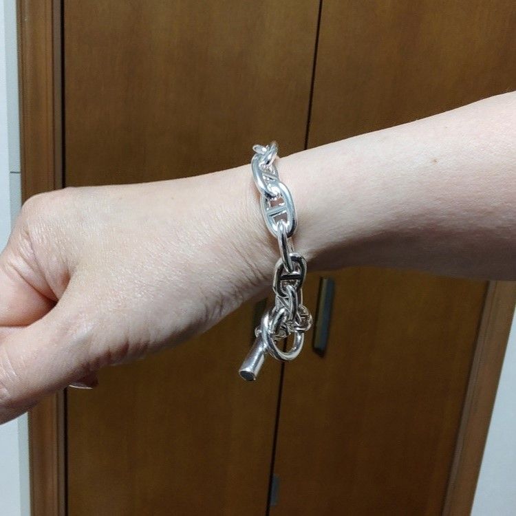 エルメス「シェーヌダンクル」のブレスレットを実際に着けてみた