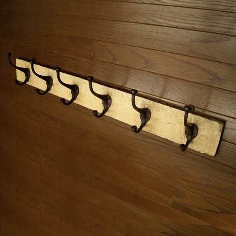 シャビーで格好いいビンテージ・ウォールフック｜アンバーデザイン