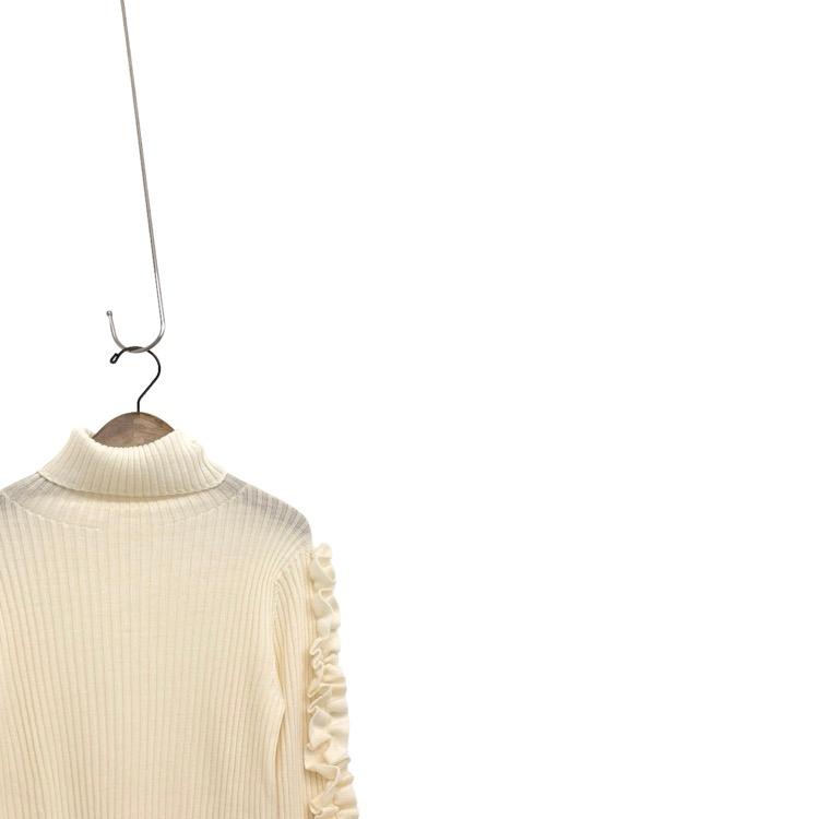 cygne lily 袖フリルタートルニットホワイト