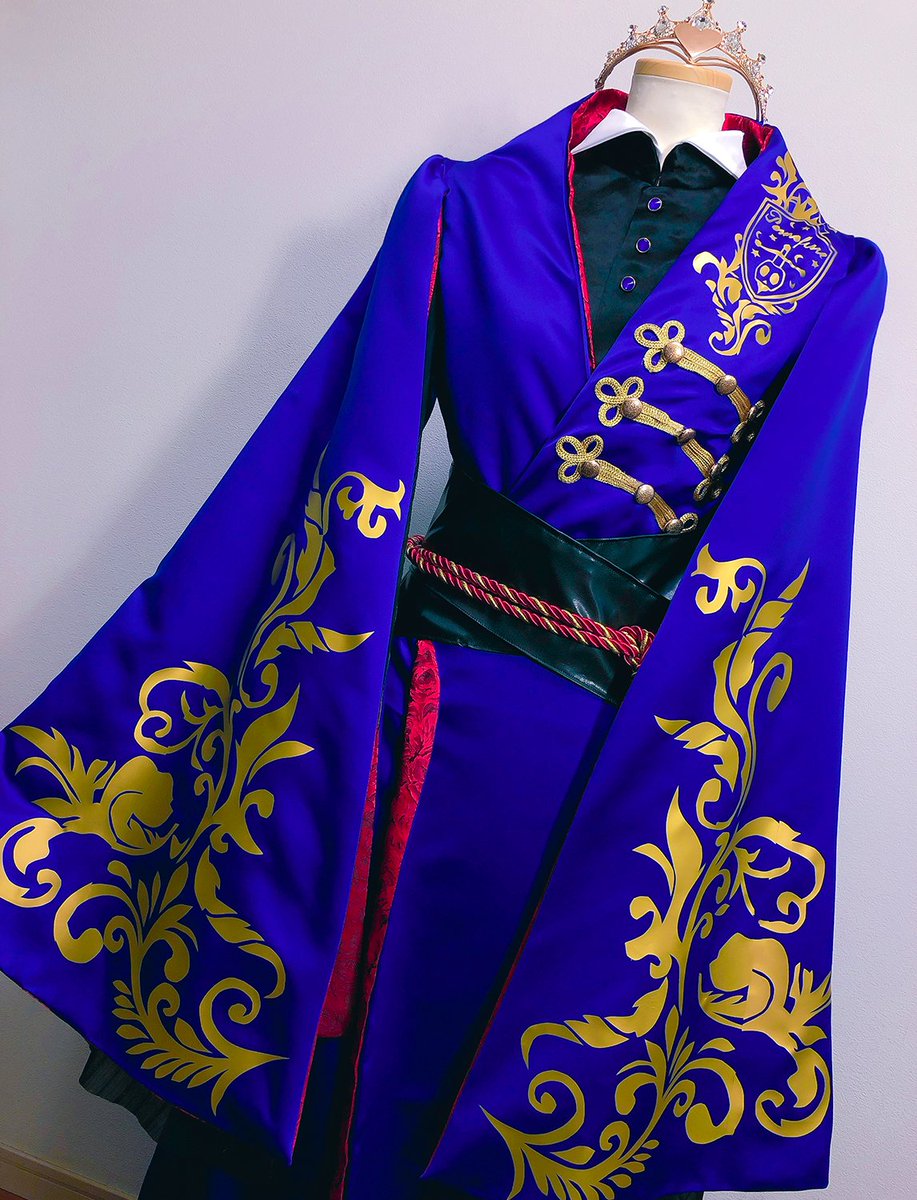 ツイステ*ヴィルのポムフィオーレ寮服💃襟のシルエットが謎だったから