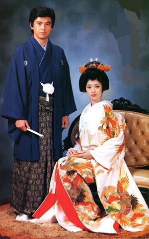 1980年11月19日の山口百恵さん】 俳優の三浦友和さんと東京都港区に