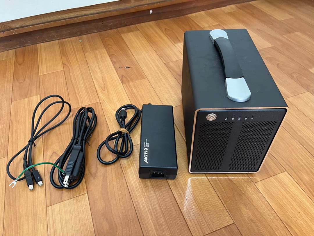 AKiTiO Thunder2 Quad アキシティオ・サンダーツー・クワッド AKiTiO Thunder2 Quad Mini | 4-Bay Thunderbolt 2 Storage Enclosure