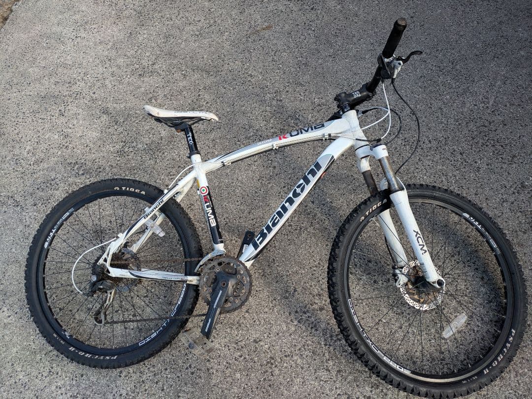 Bianchi Kuma ホワイト 26インチ MTB 人気のビアンキマウンテンバイク Bianchi KUMA 27.4 | TWOPEDAL