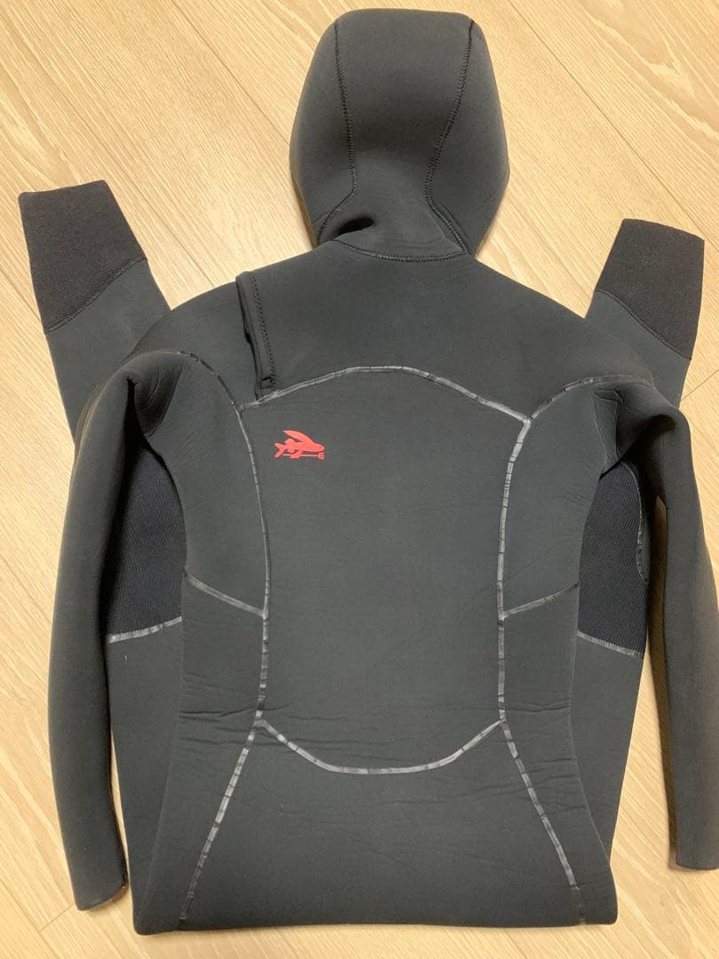 patagonia フード付きウェットスーツ R4 セミドライスーツ　パタゴニア パタゴニアの冬用ウェットスーツ R4 | real surf shop