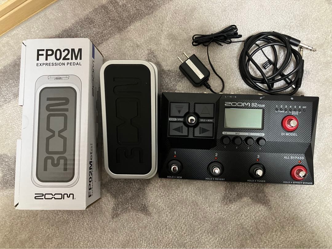 ZOOM B2 Four ベースエフェクター+ボリュームペダル B2 Four Effects & Amp Emulator | ZOOM