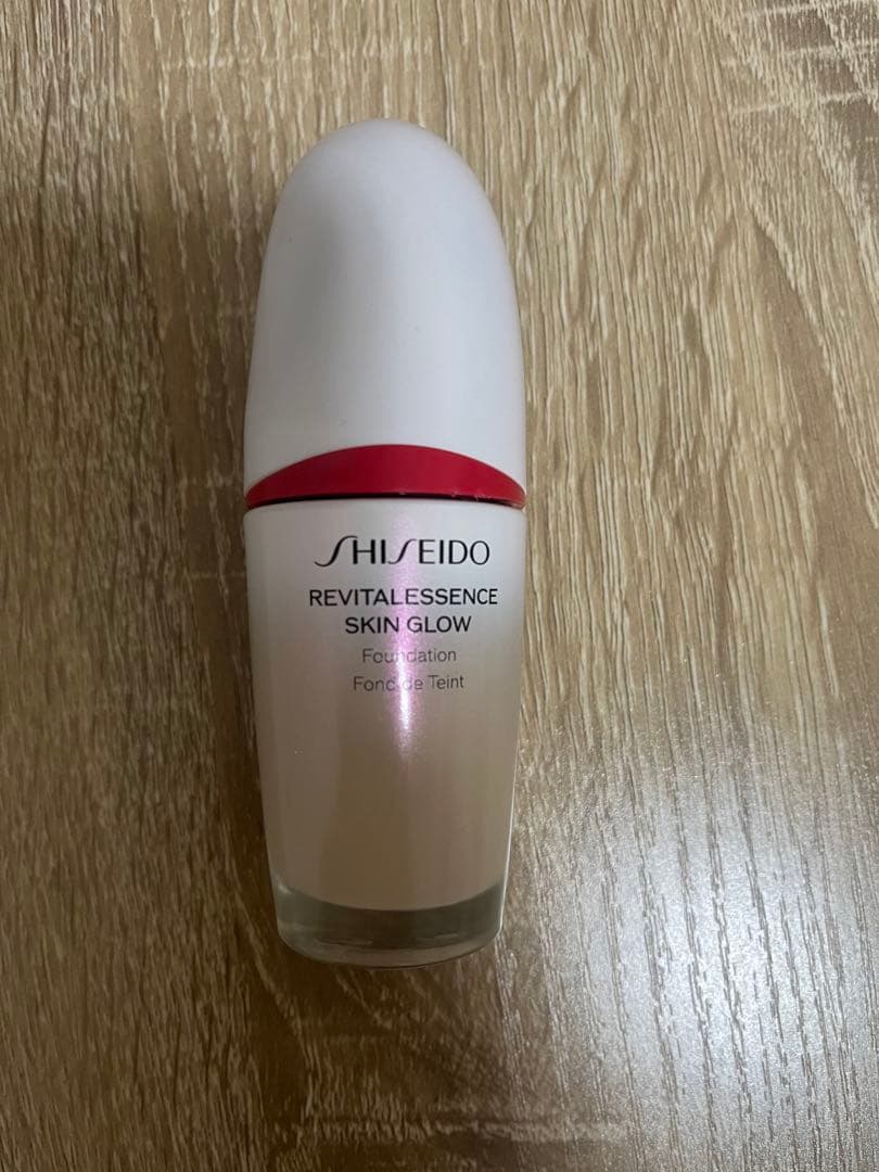 SHISEIDO エッセンス スキングロウ  ファンデーション　220 Amazon.co.jp: SHISEIDO メーキャップ エッセンス スキングロウ