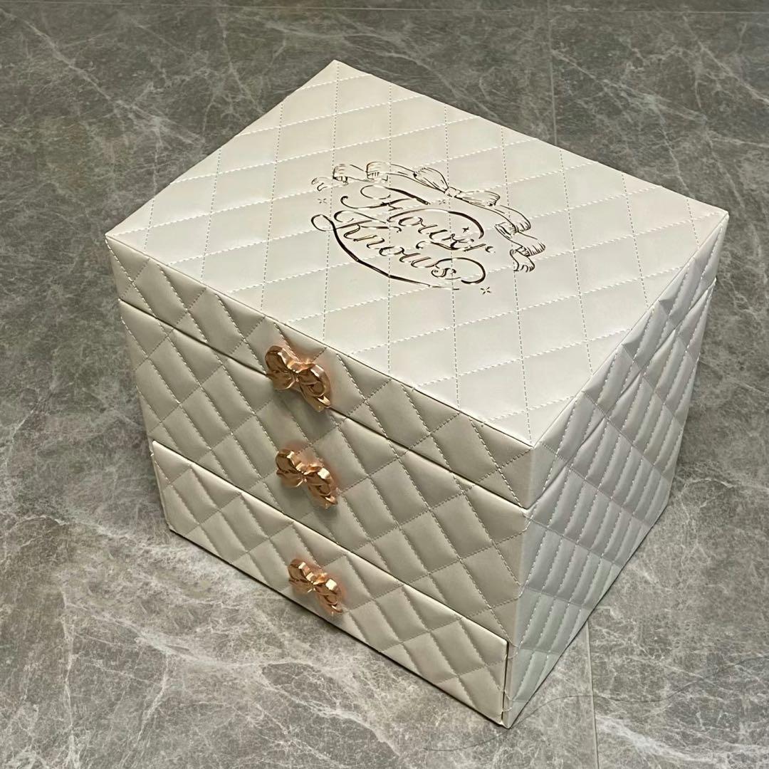 新品未開封　フラワーノーズ　クリスマス限定　ノベルティ　ボックス フラワーノーズ メイクボックスのクリスマスシリーズ (ボックス本体の