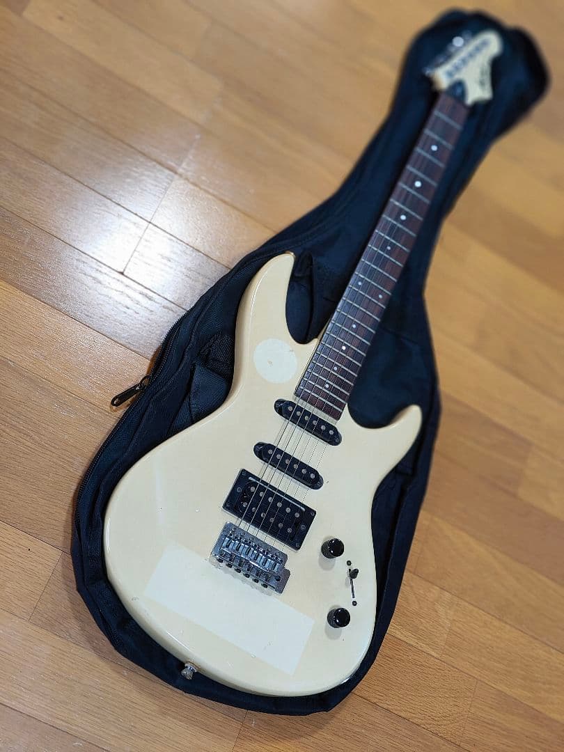 数日で出品終します了げアリアプロVA-353 ギター アイボリーソフトケース付き Aria ProⅡ VA-353 VANGUARD series 革ケース付 - メルカリ