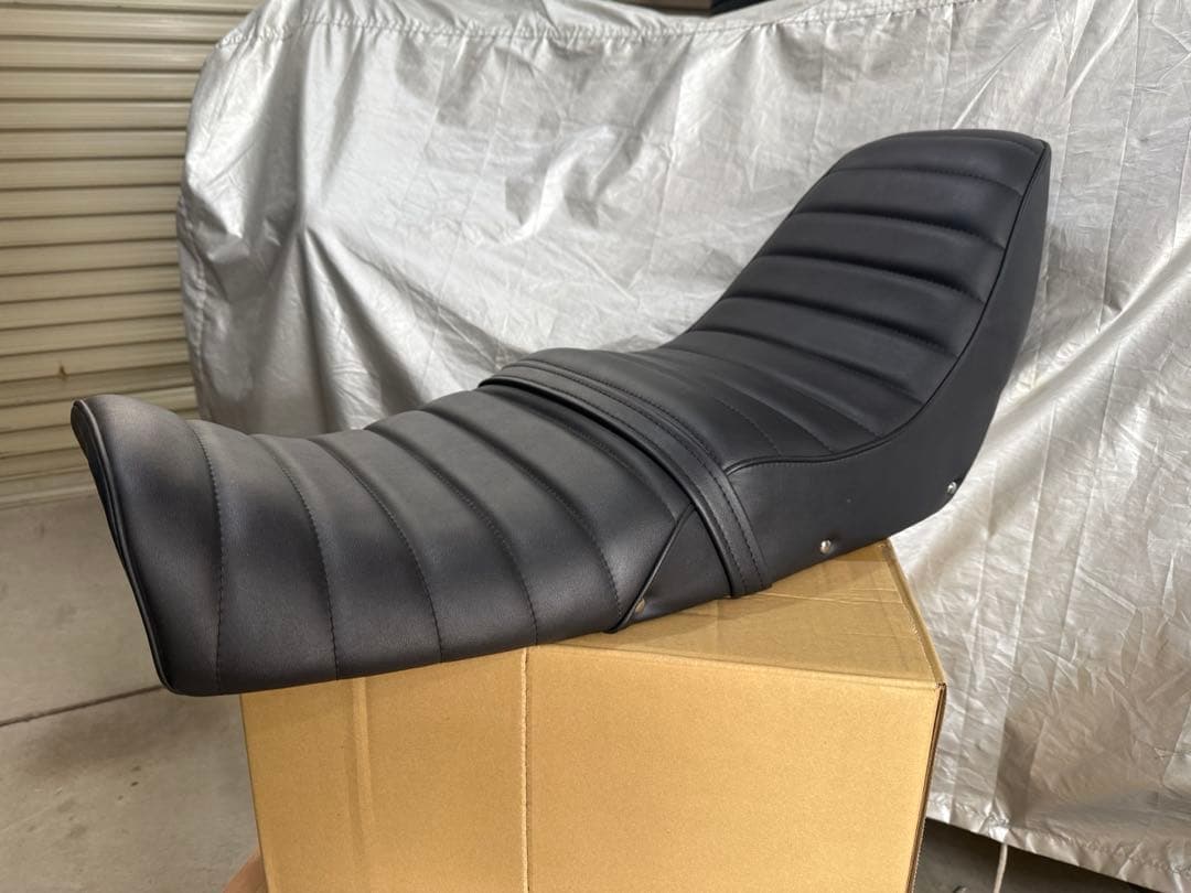 Z400FX 三段シート　チョビ三段　タックロールシート z400j 楽天市場】Z400FX 黒皮 タックロールシート/あんこ抜き ブラック