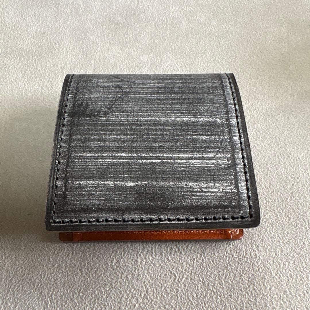 【新品未使用品】土屋鞄　本革二つ折りケース 黒茶 土屋鞄、本革を採用したAirPods Pro用ケースとスマホショルダーを発売